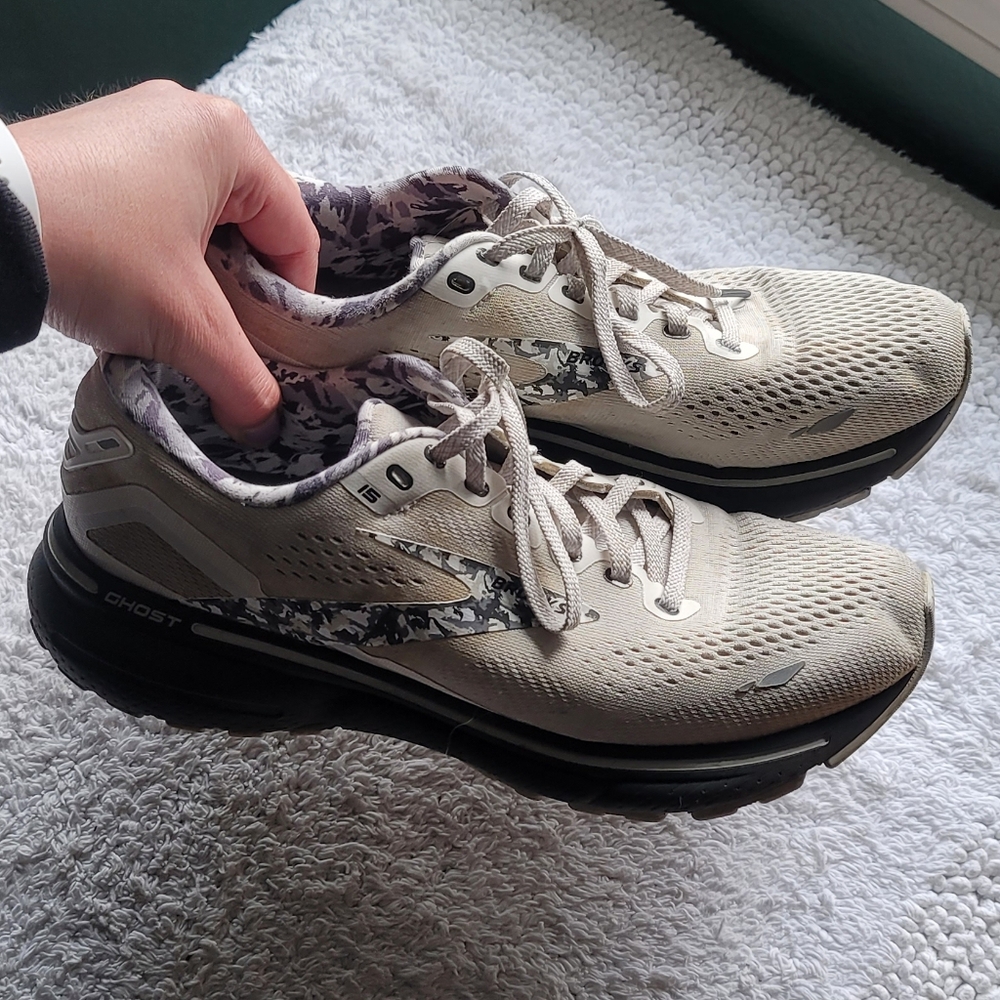 Brooks womens ghost 15 running shoes camo print size 8